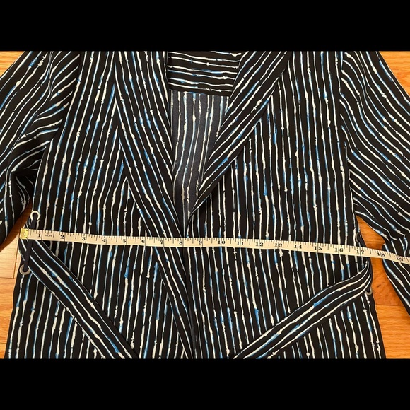 Worn Once/Aritzia Babaton Kahlo Robe Mid Size XS - Picture 3 of 5